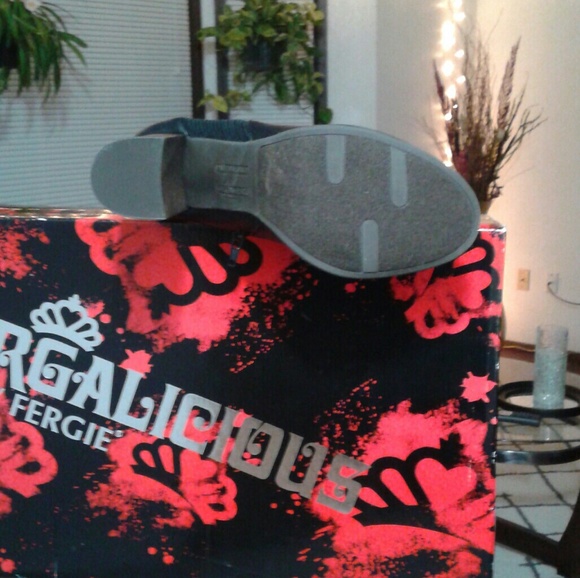 Fergie Fergalicious Black Boot - Brand NWB - Picture 5 of 6